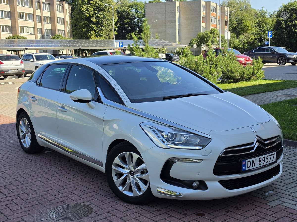 Citroen DS5, 1.6 l., hatchback