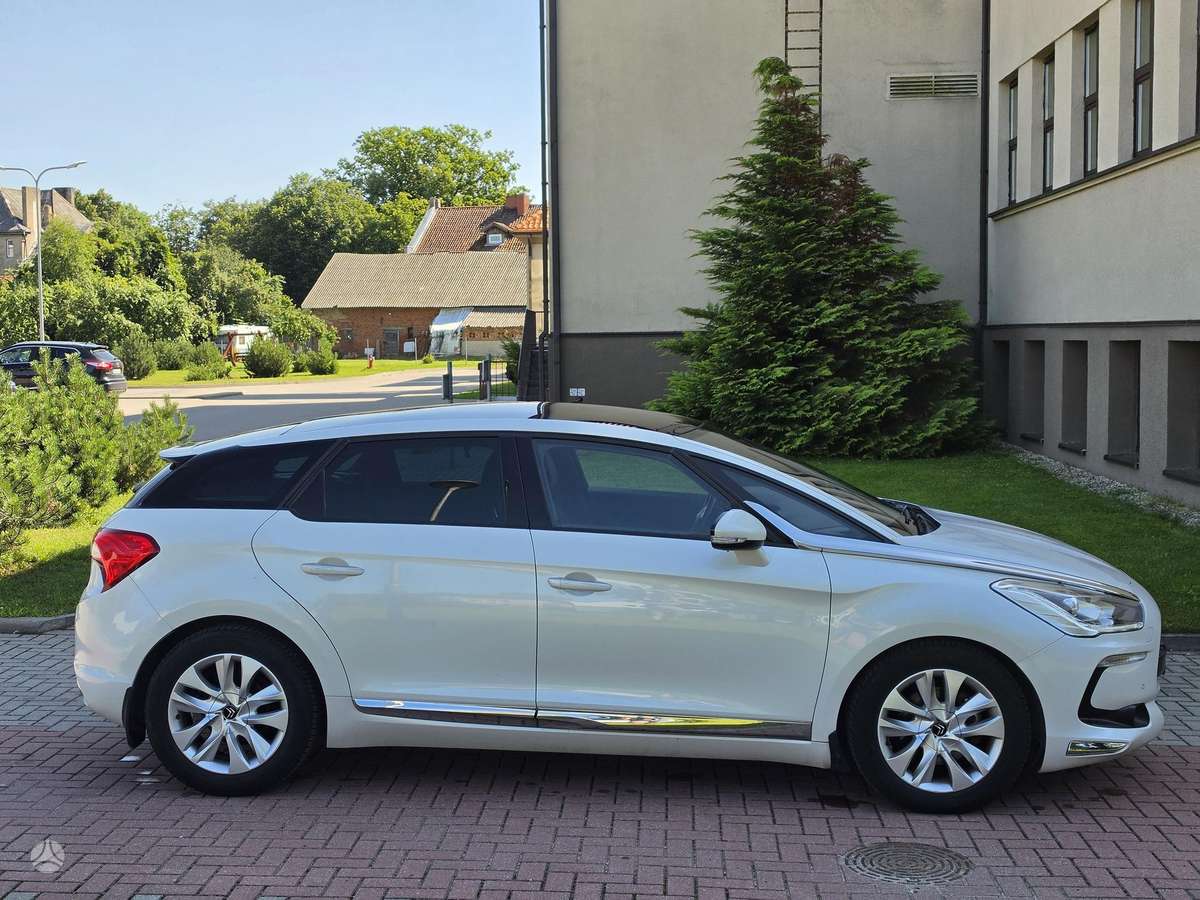 Citroen DS5, 1.6 l., hatchback
