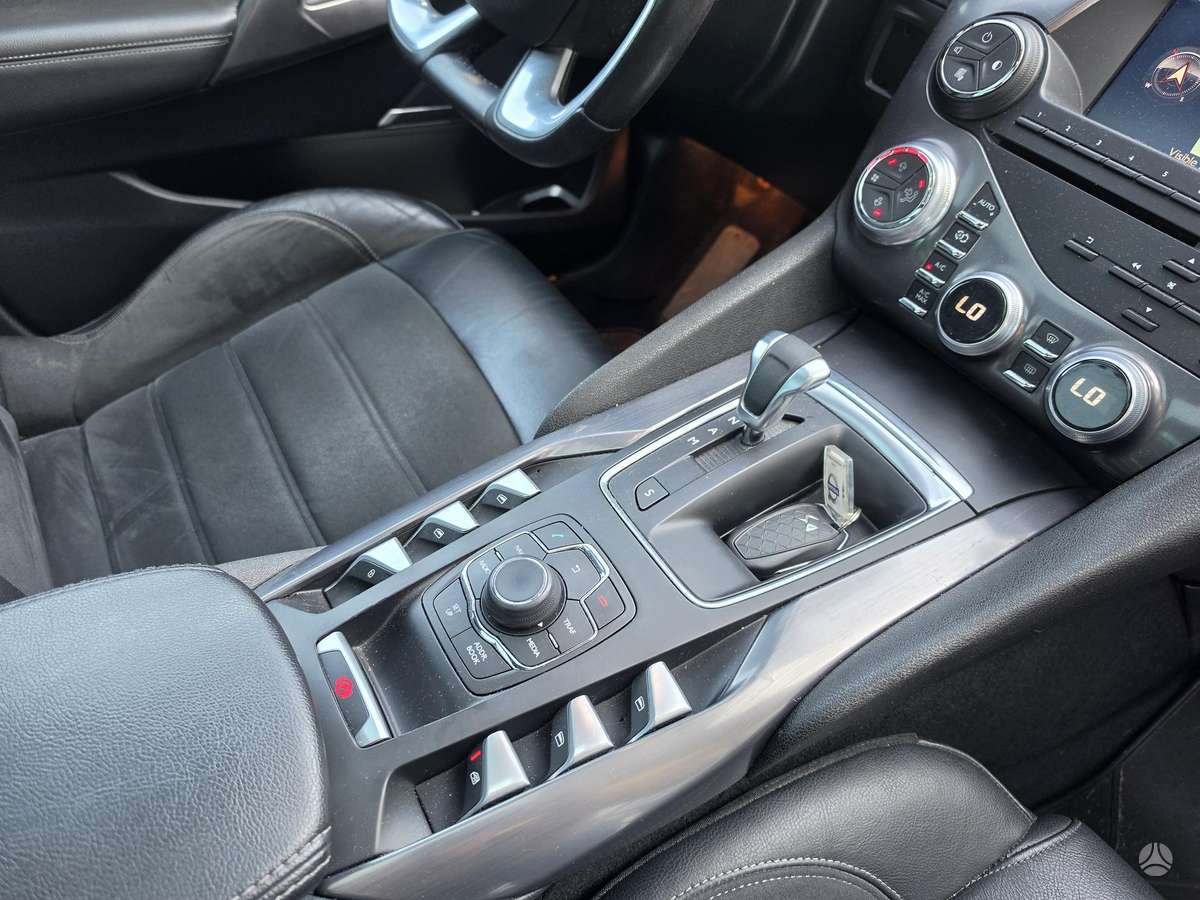 Citroen DS5, 1.6 l., hatchback