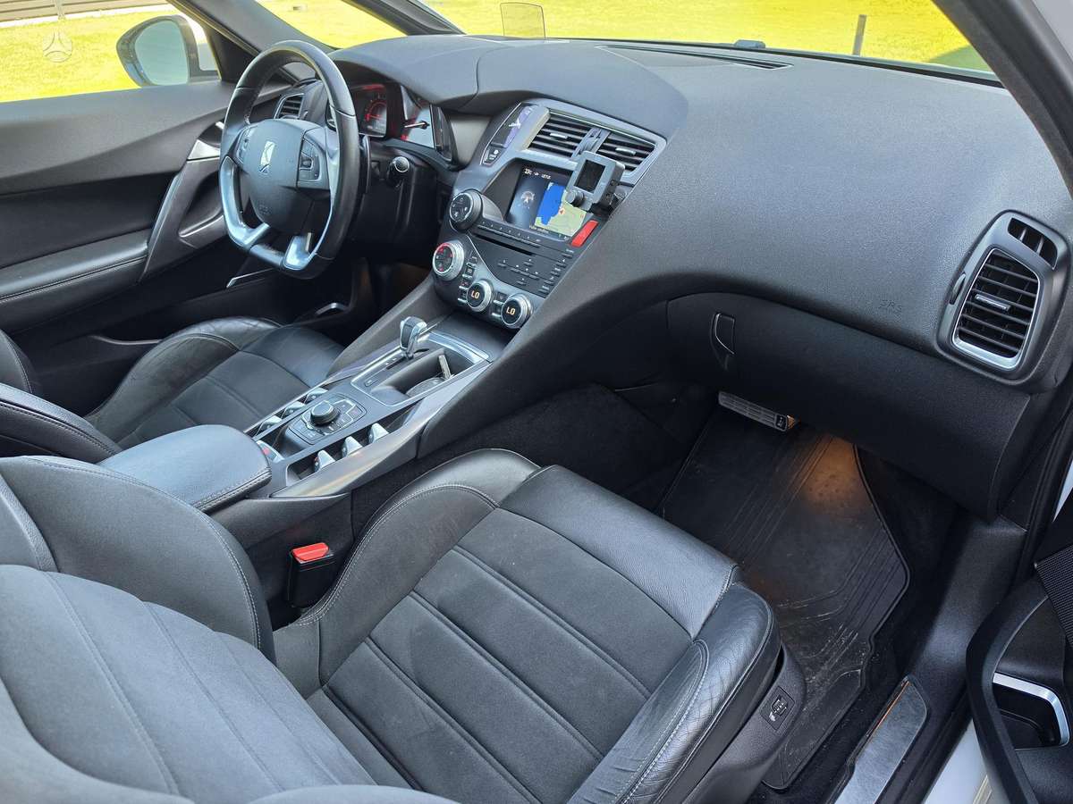 Citroen DS5, 1.6 l., hatchback