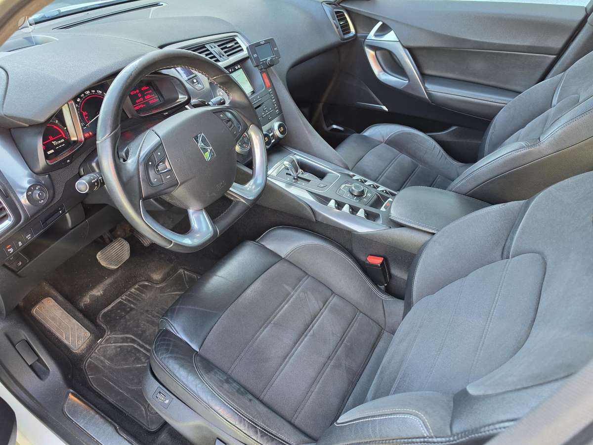 Citroen DS5, 1.6 l., hatchback