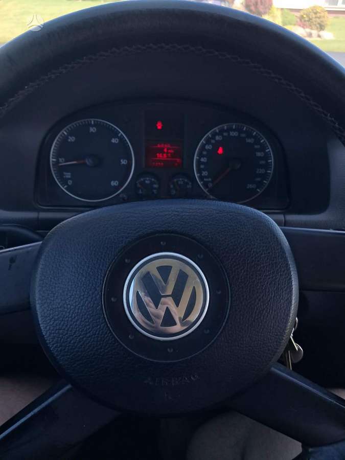 Volkswagen Touran - 12