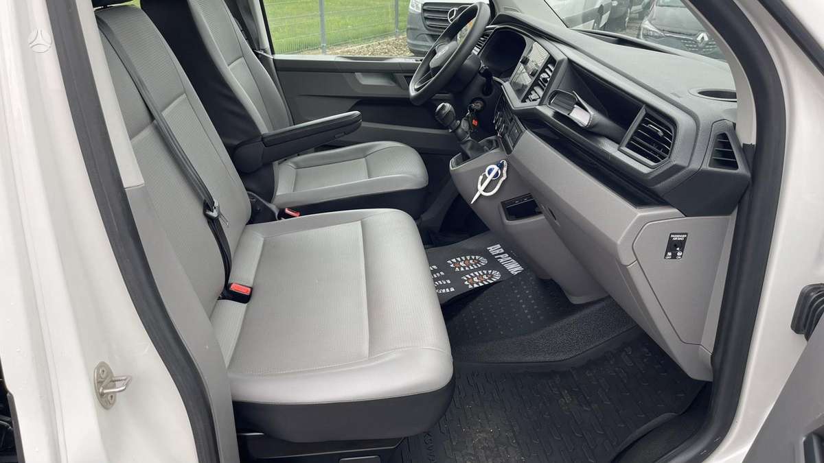 Volkswagen Caravelle - 4
