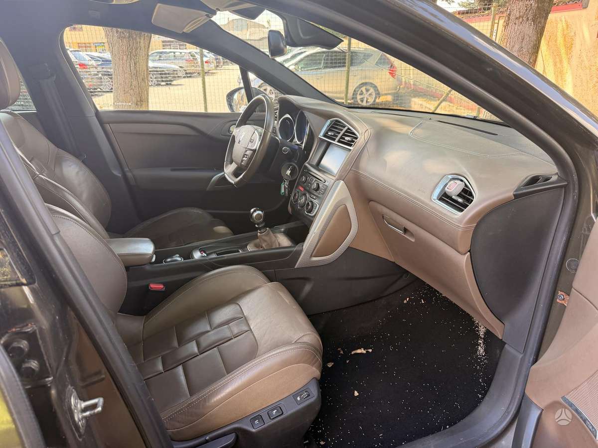 Citroen DS4, 1.6 l., hatchback