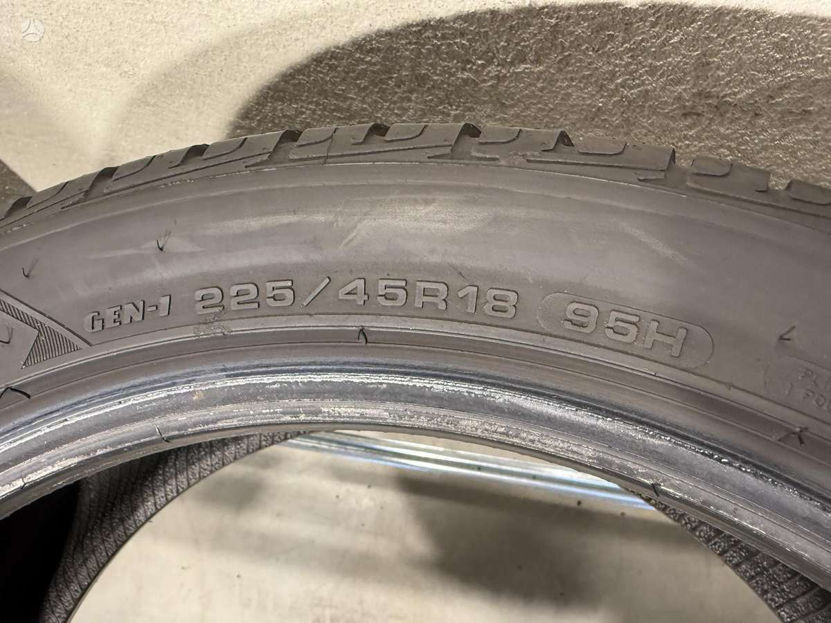 Goodyear Ultragrip performance//2024m, winter 225/45 R18