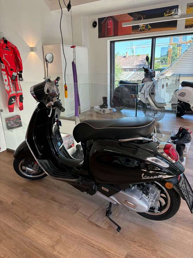 Piaggio Vespa 125cc, scooters / mopeds