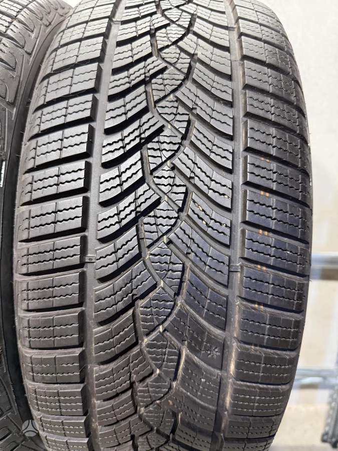Goodyear Ultragrip performance//2022m, winter 225/45 R18