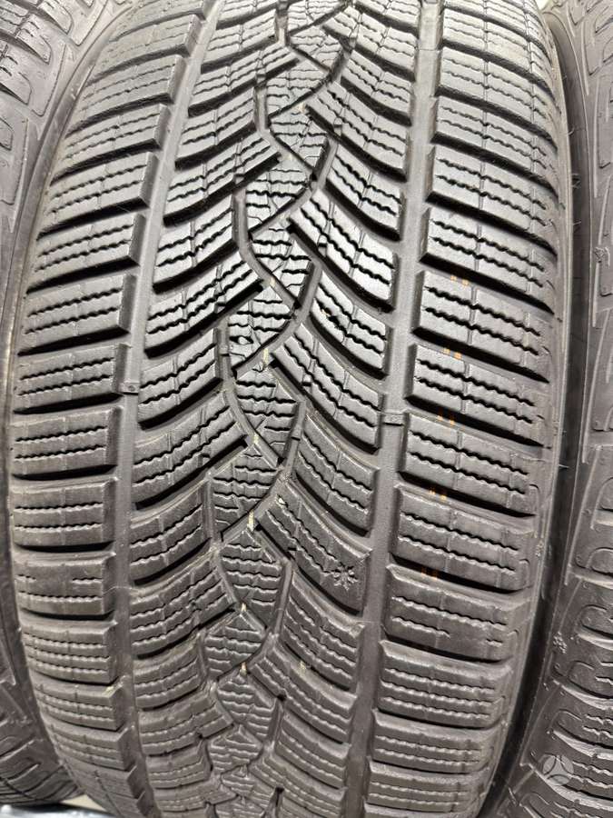 Goodyear Ultragrip performance//2022m, winter 225/45 R18