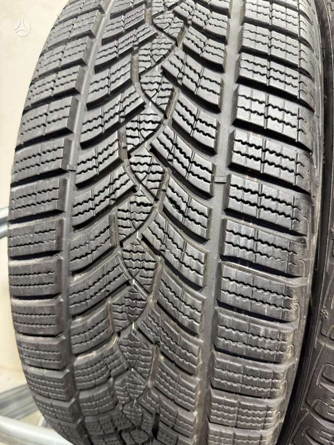 Goodyear Ultragrip performance//2022m, winter 225/45 R18