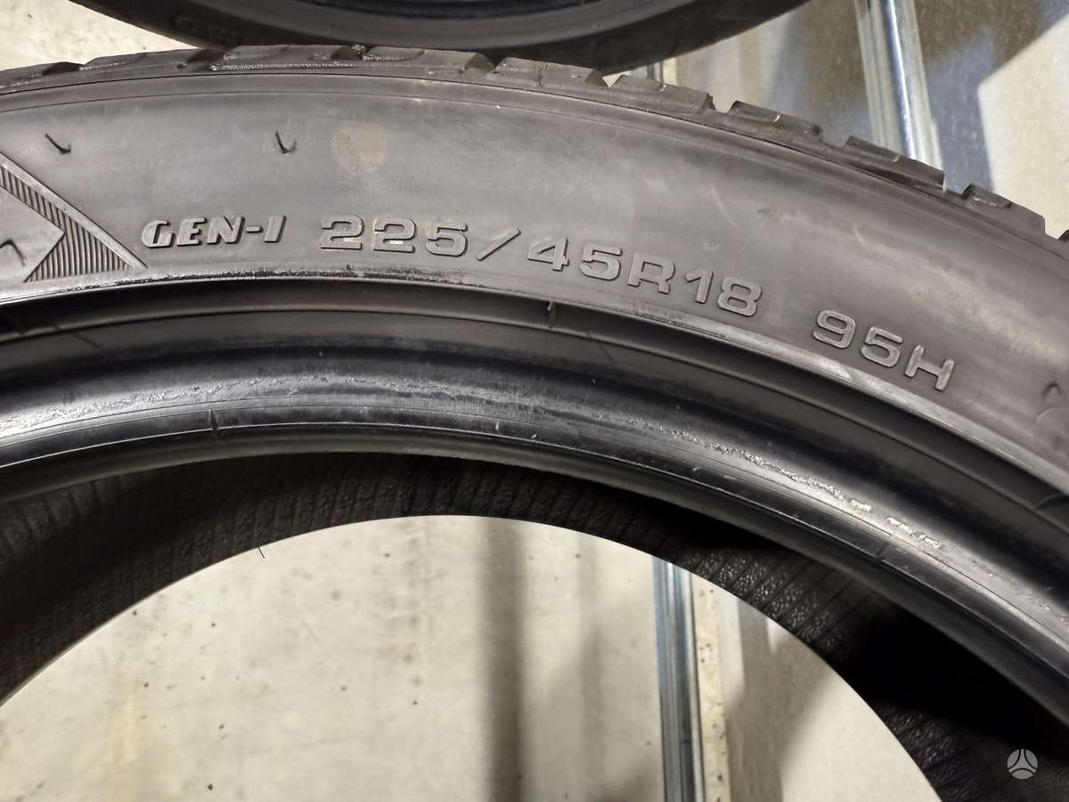 Goodyear Ultragrip performance//2022m, winter 225/45 R18