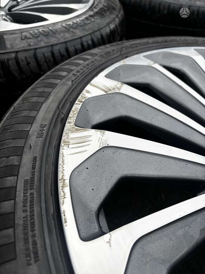 Audi E-tron, light alloy, R21