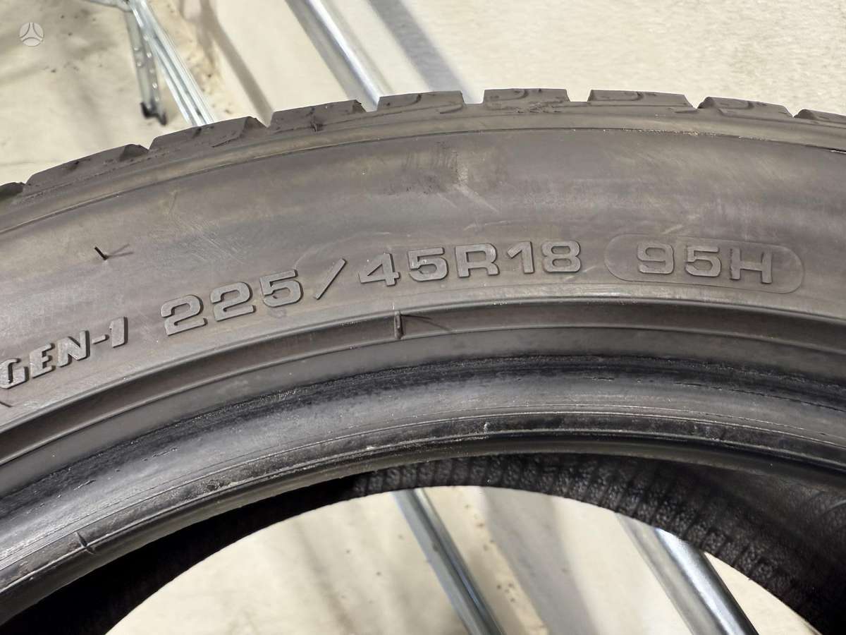 Goodyear Ultragrip performance//2024m, winter 225/45 R18
