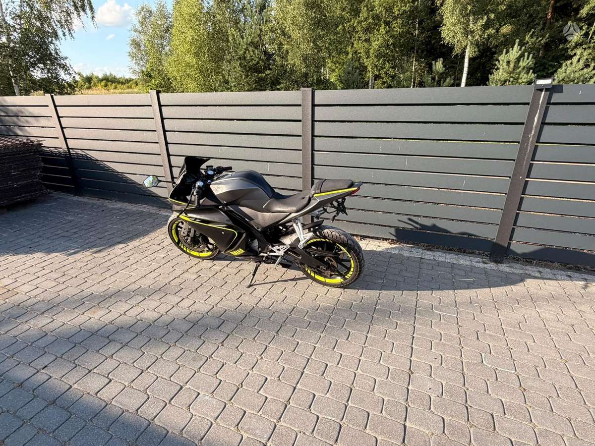 Yamaha YZF 125cc, superbikes