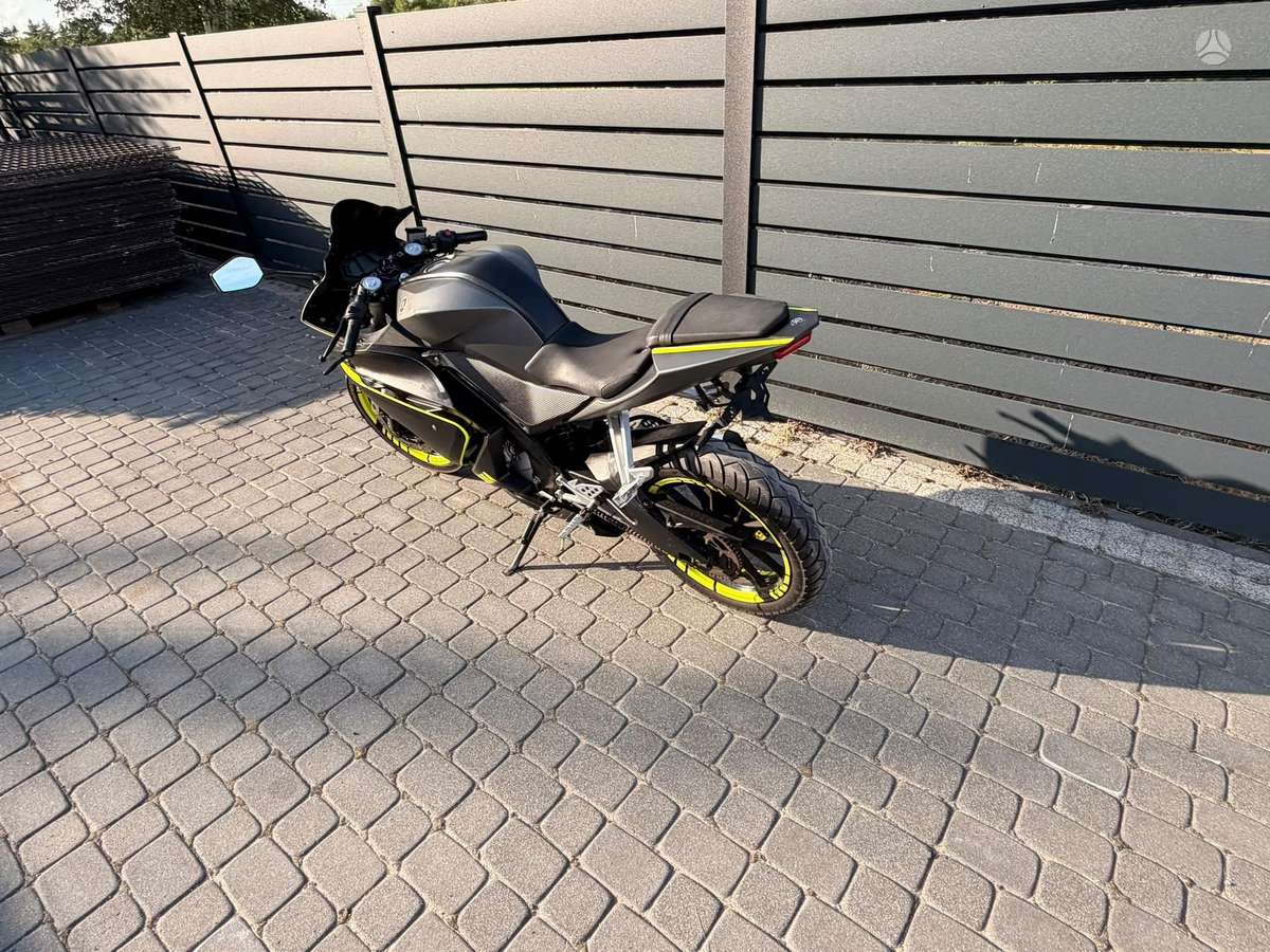 Yamaha YZF 125cc, superbikes