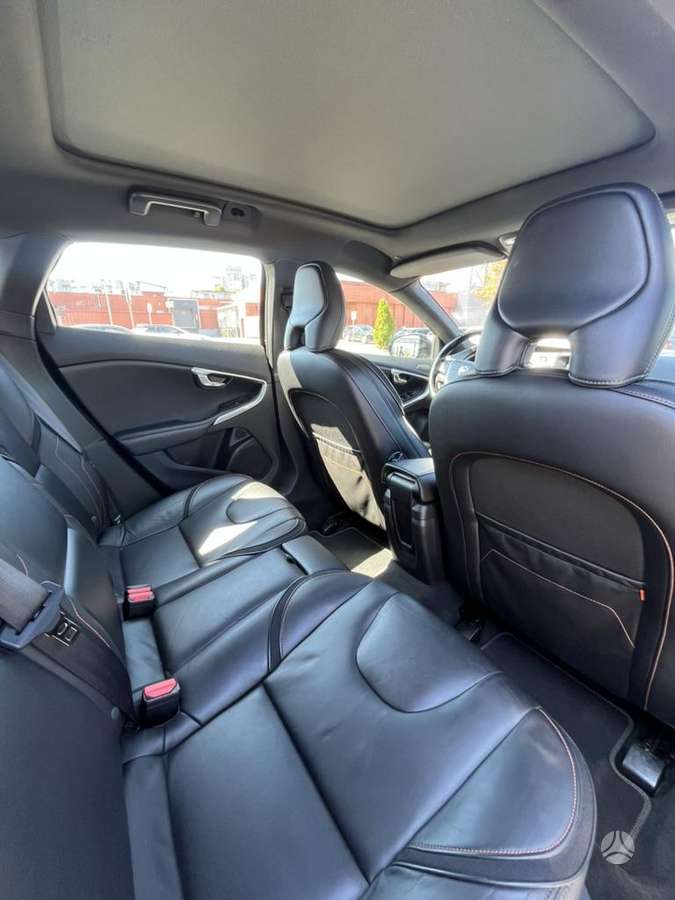 Volvo V40, 2.0 l., hatchback