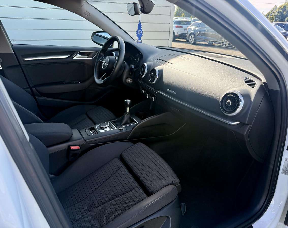 Audi A3, 1.6 l., hatchback