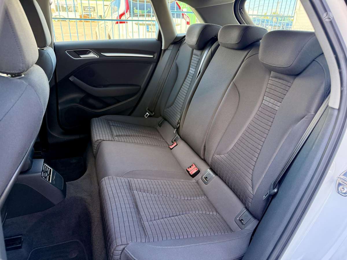 Audi A3, 1.6 l., hatchback