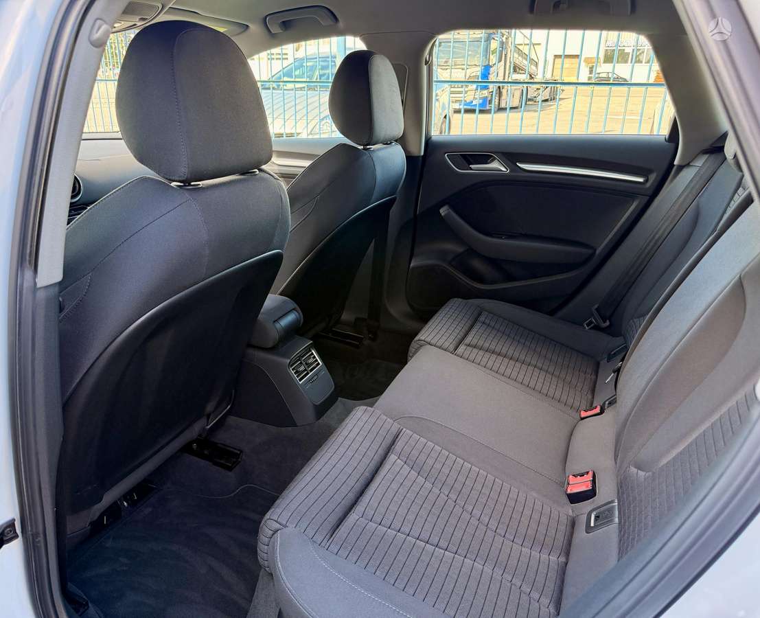 Audi A3, 1.6 l., hatchback