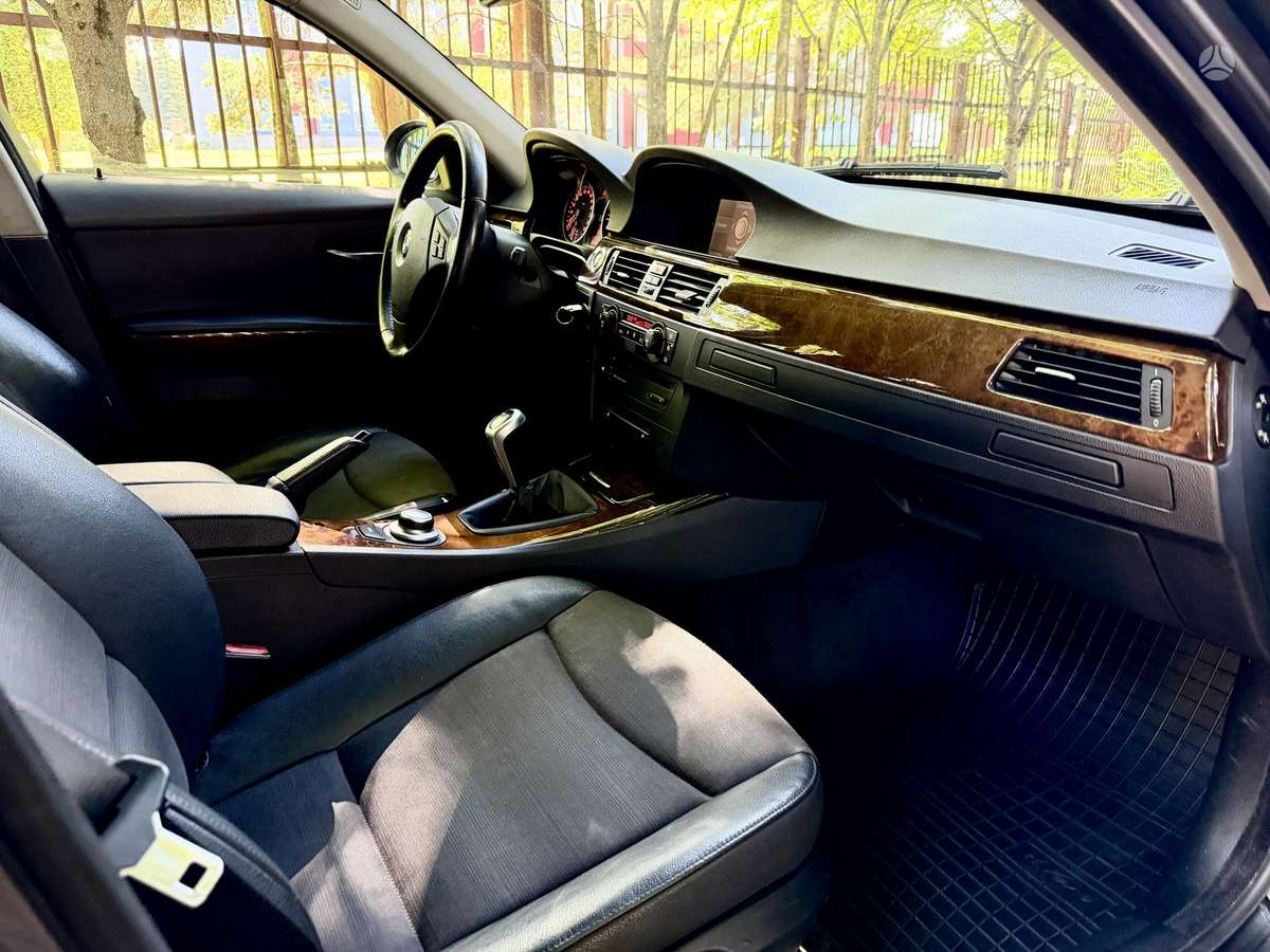 BMW 320, Универсал