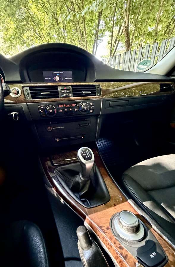 BMW 320, Универсал