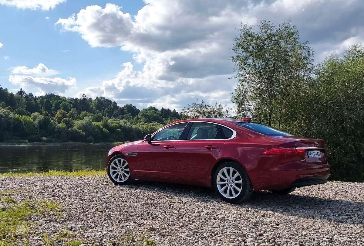 Jaguar XF, 2.0 l., Седан