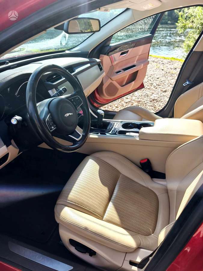 Jaguar XF, 2.0 l., sedanas