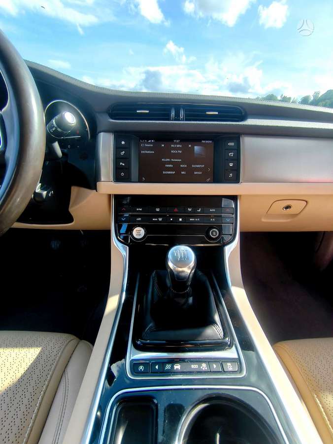 Jaguar XF, 2.0 l., Седан