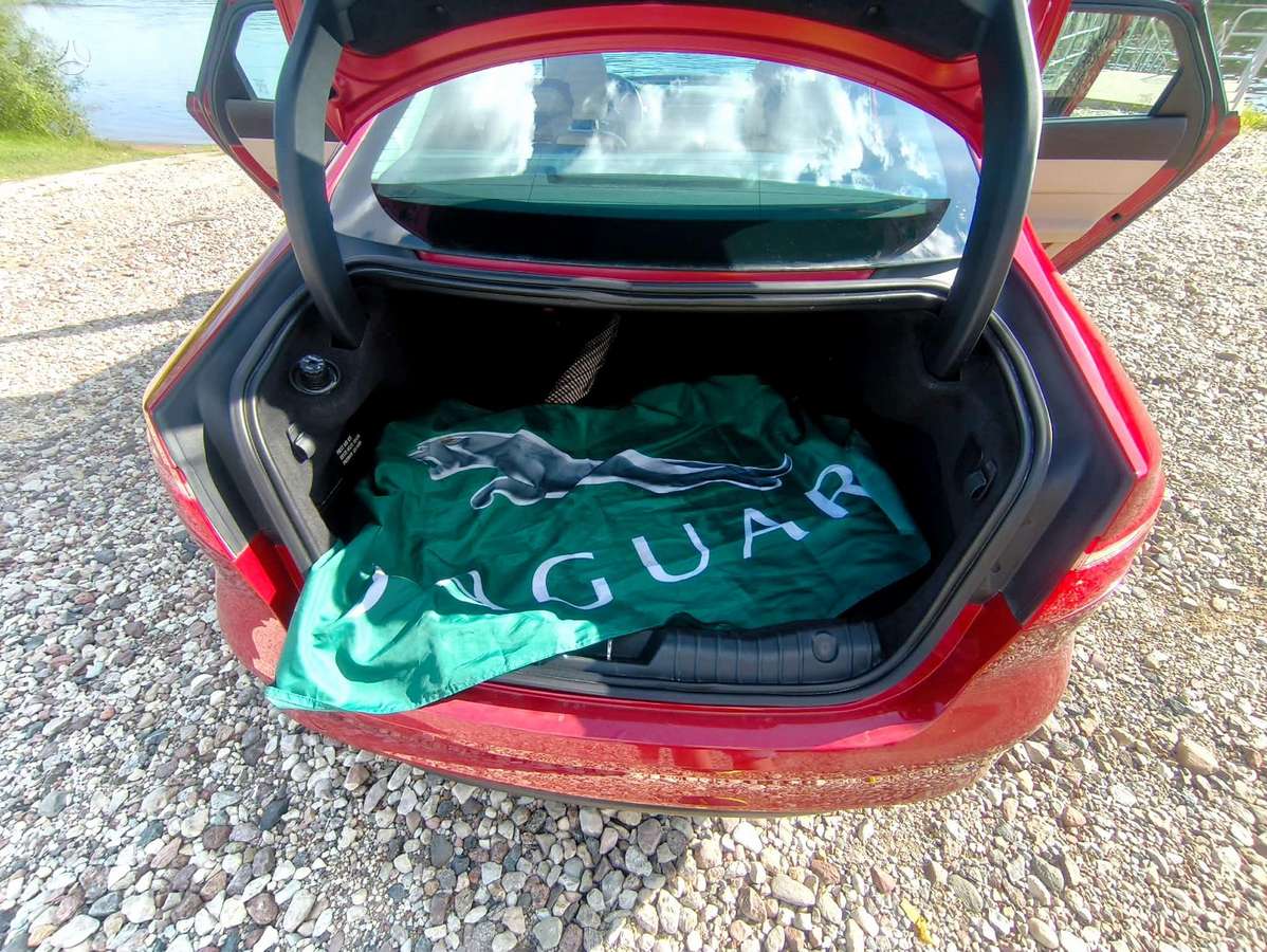 Jaguar XF, 2.0 l., Седан