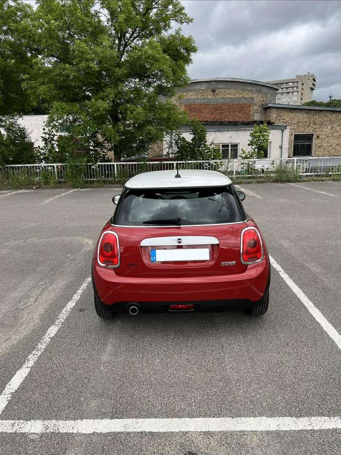 Mini Cooper, 1.5 l., hatchback