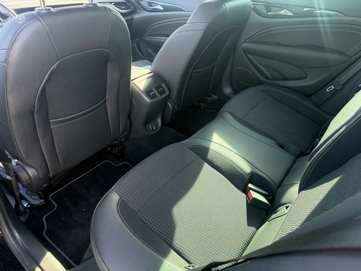 Opel Insignia, 1.5 l., hatchback