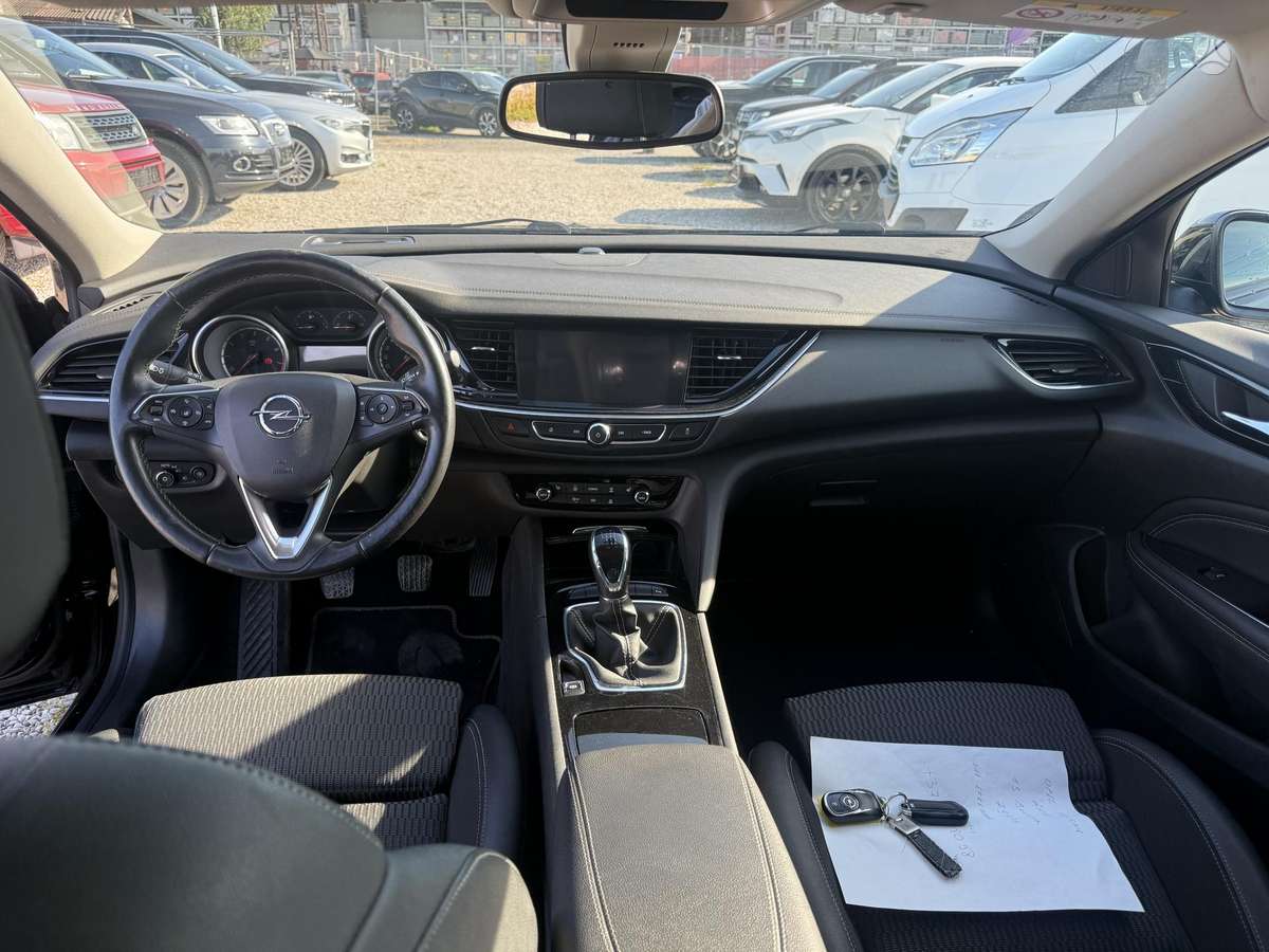Opel Insignia, 1.5 l., hatchback