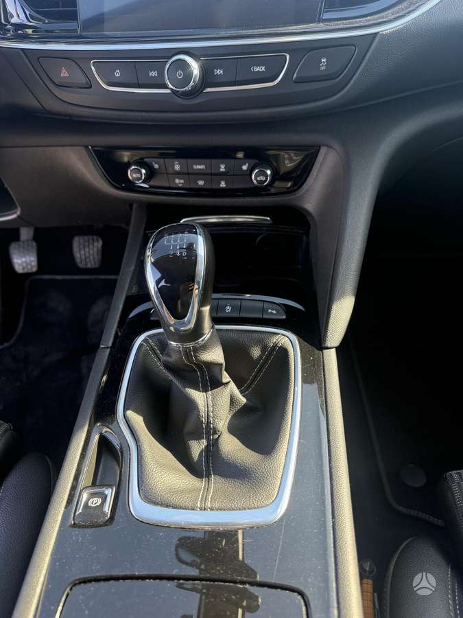 Opel Insignia, 1.5 l., hatchback