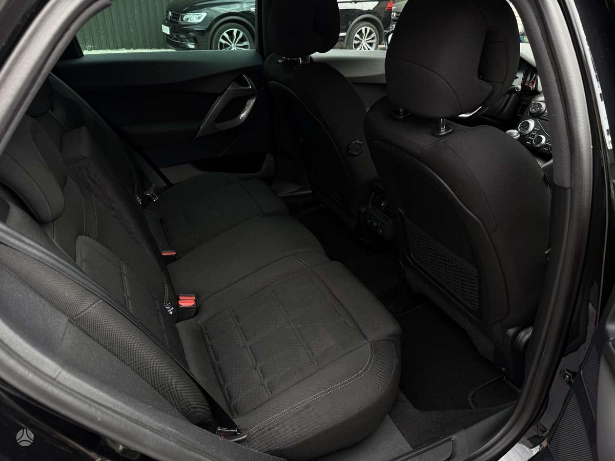 Citroen DS5, 1.6 l., hatchback
