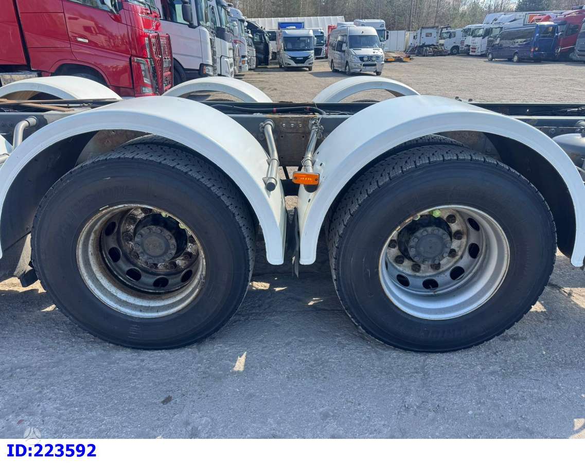 DAF XF 530 8x4 (Steering Axle), шасси