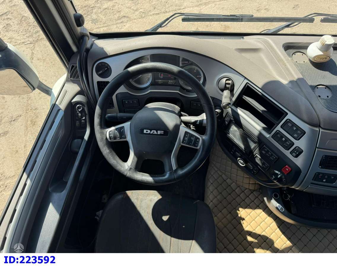 DAF XF 530 8x4 (Steering Axle), шасси