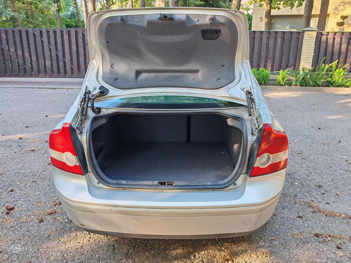 Volvo S40, 1.8 l., Седан