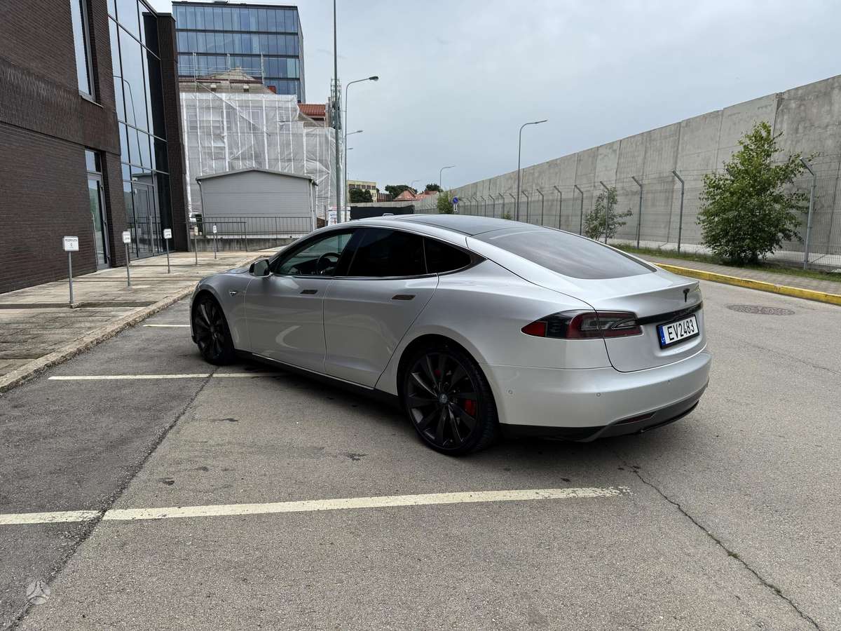Tesla Model S, 85 kWh, hatchback