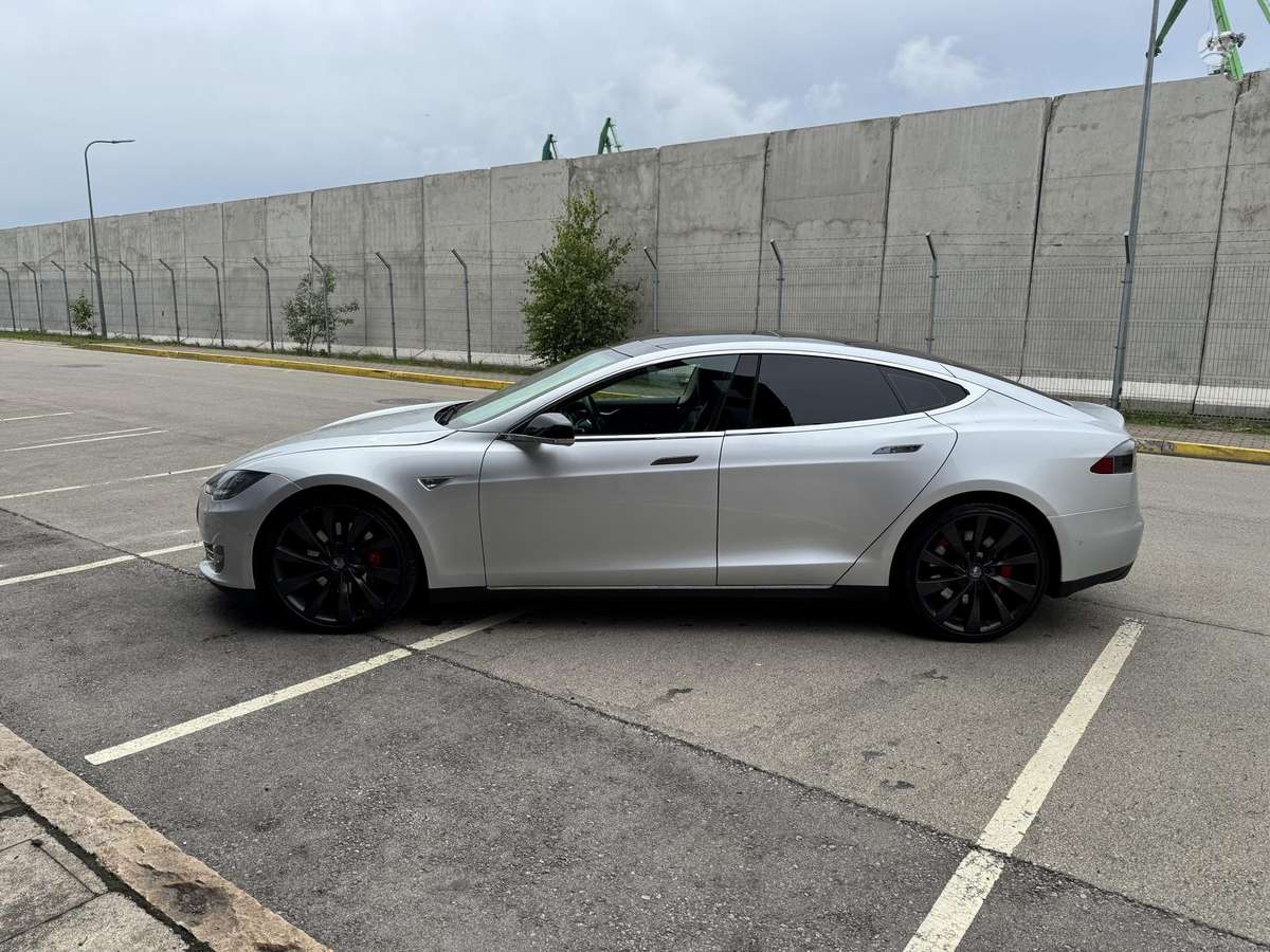 Tesla Model S, 85 kWh, hatchback
