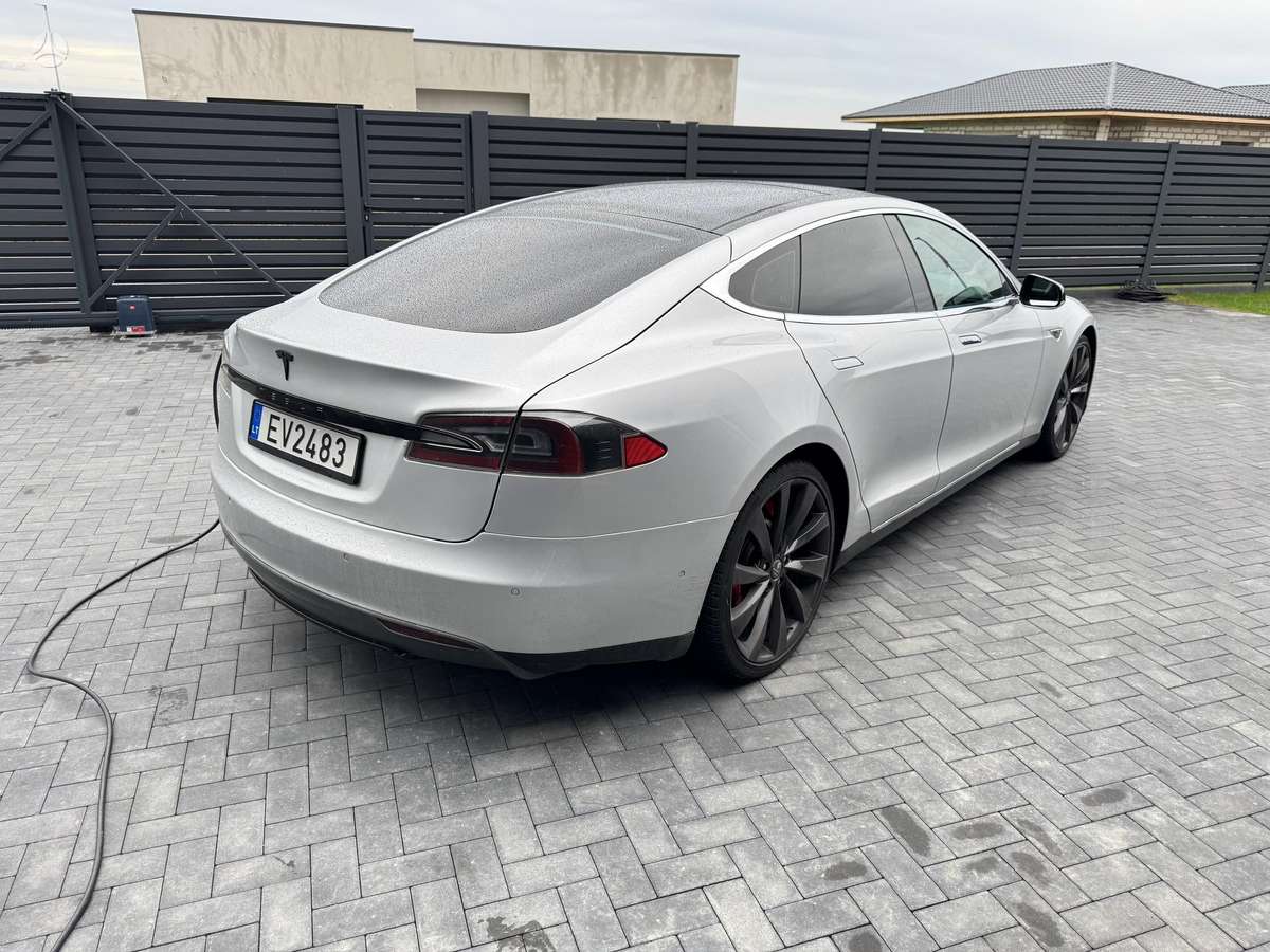 Tesla Model S, 85 кВт·ч, Хэтчбек
