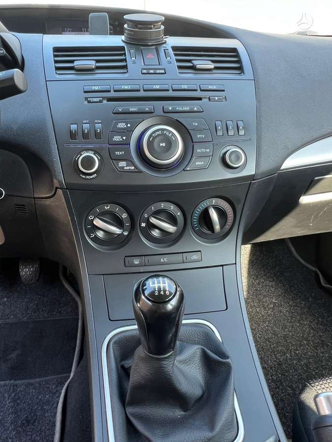 Mazda 3, 1.6 l., Хэтчбек