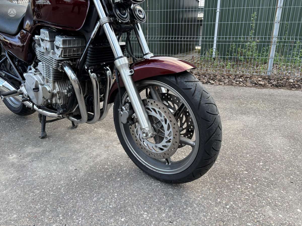Honda CB 750cc, street / classic