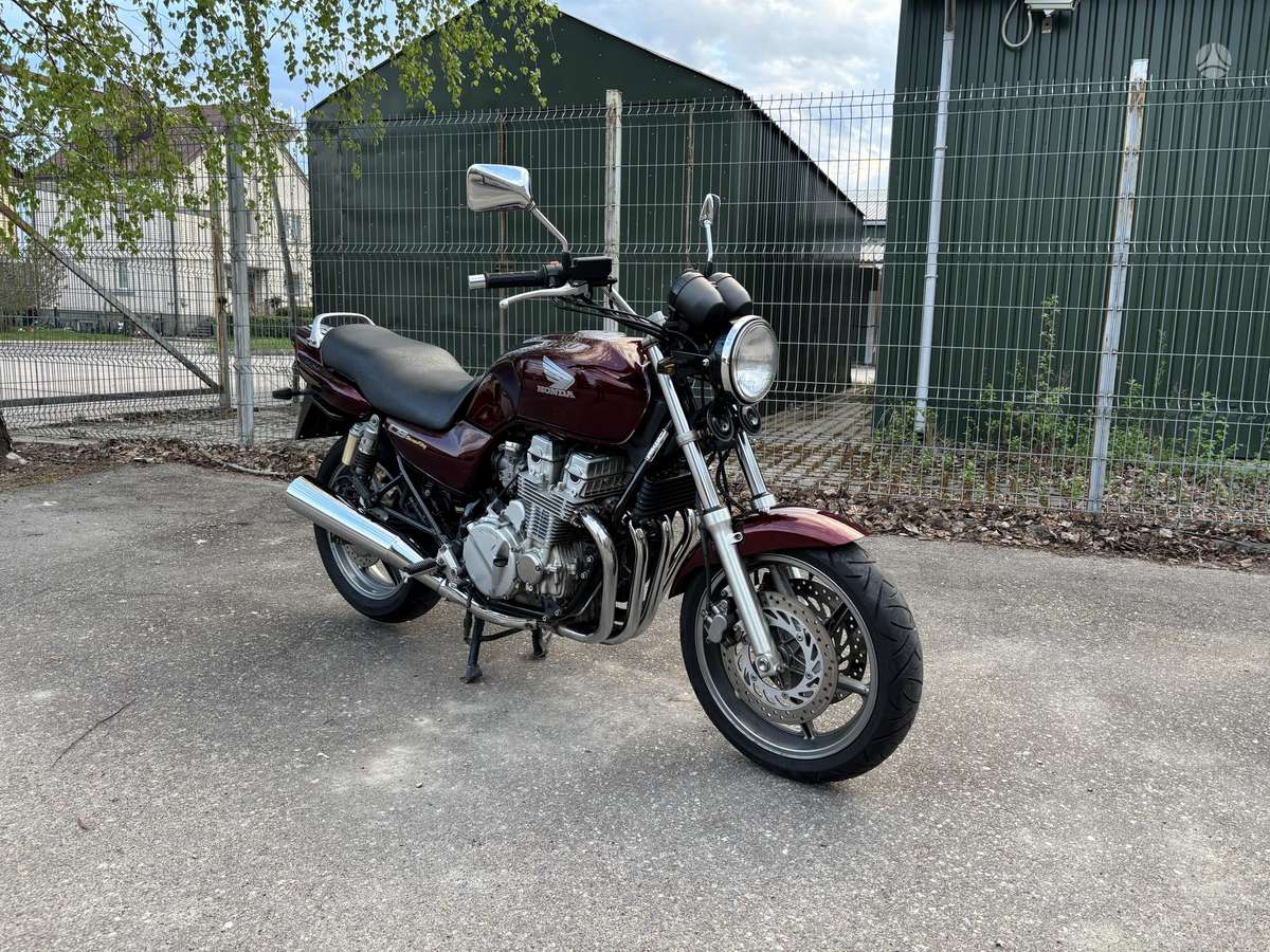 Honda CB 750cc, street / classic