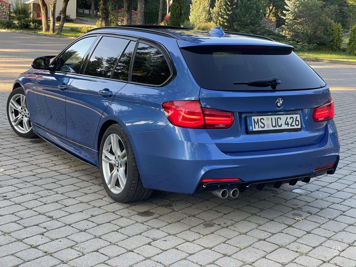 BMW 320, universalas