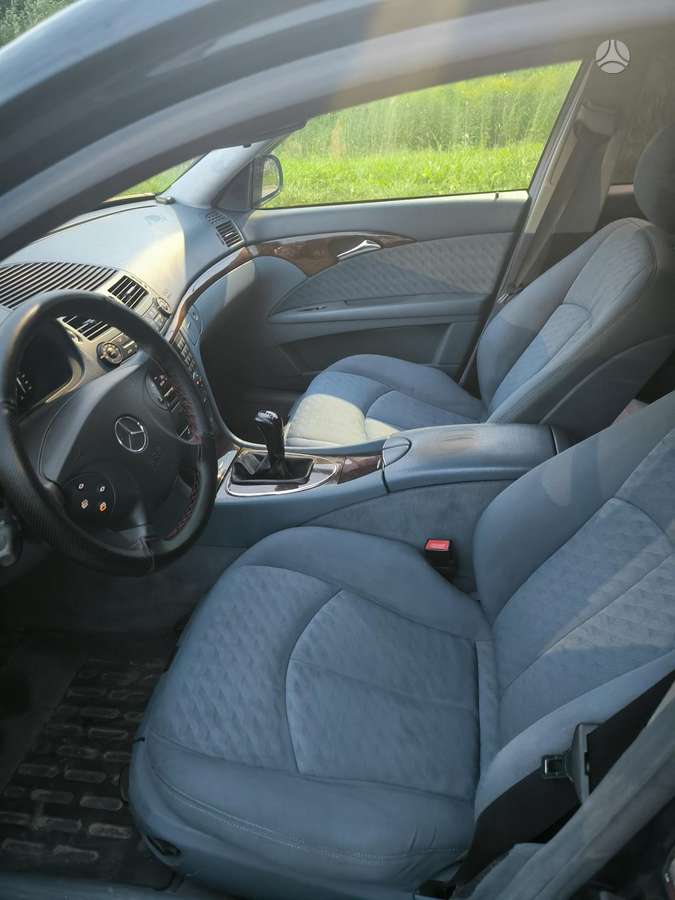 Mercedes-Benz E200, 2.2 l., Седан