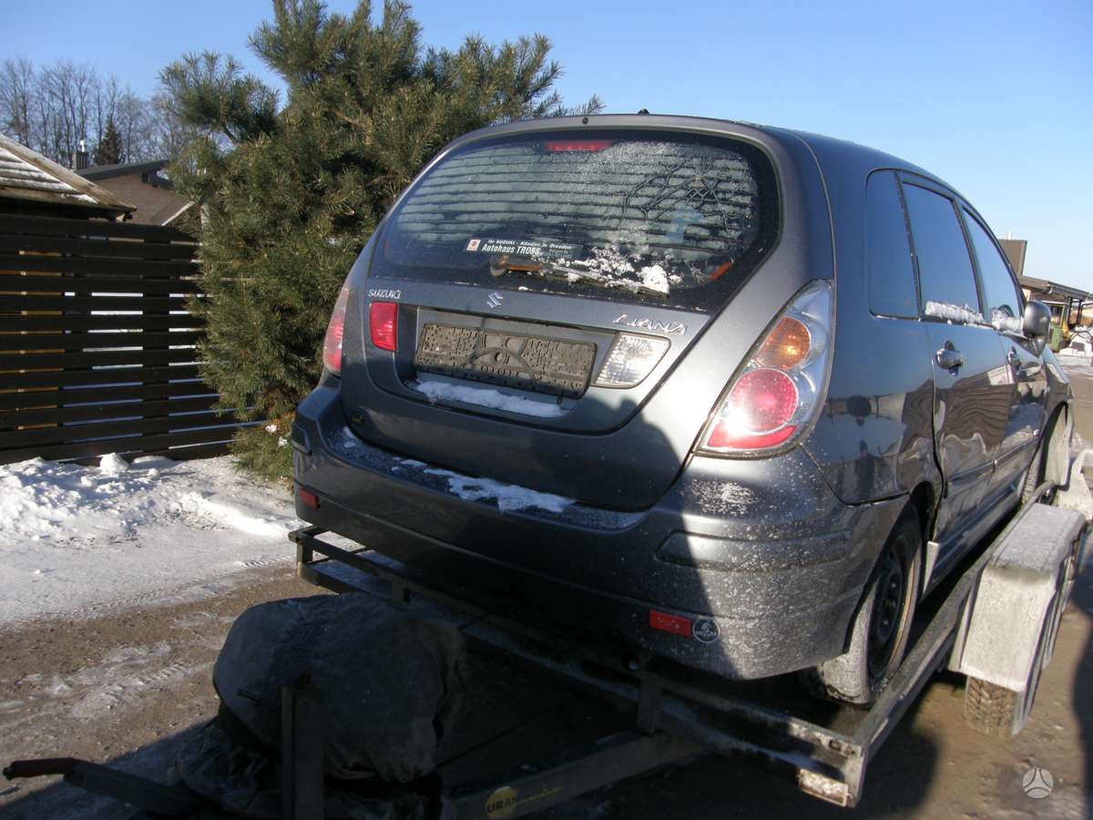 Suzuki Liana