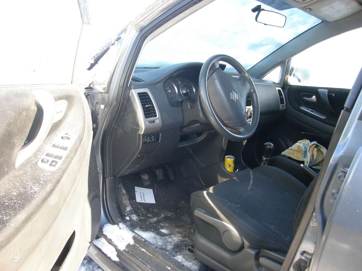 Suzuki Liana