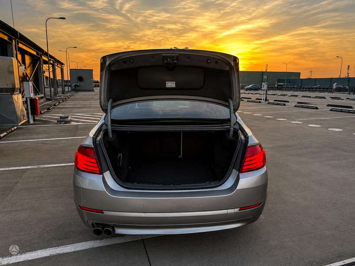 BMW 520, 2.0 l., Седан
