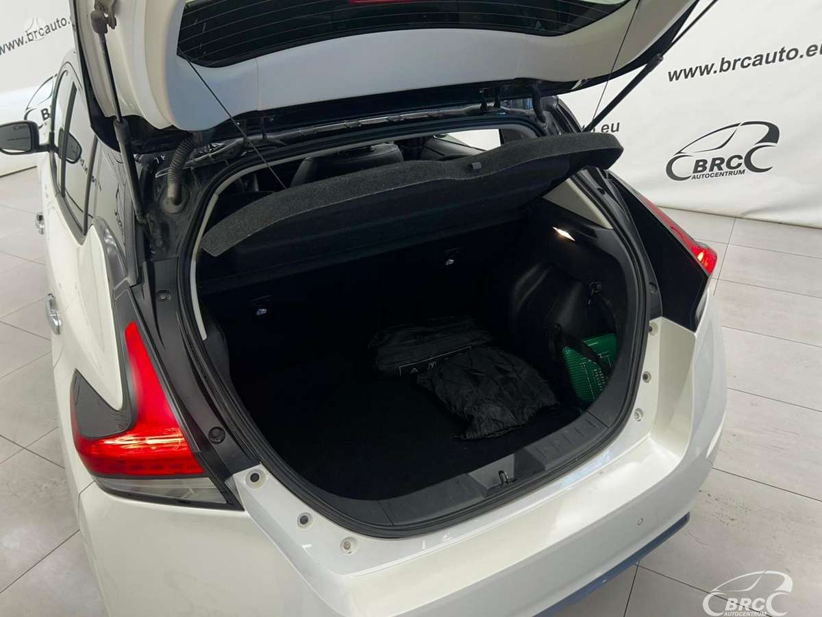 Nissan Leaf, 62 kWh, hatchback