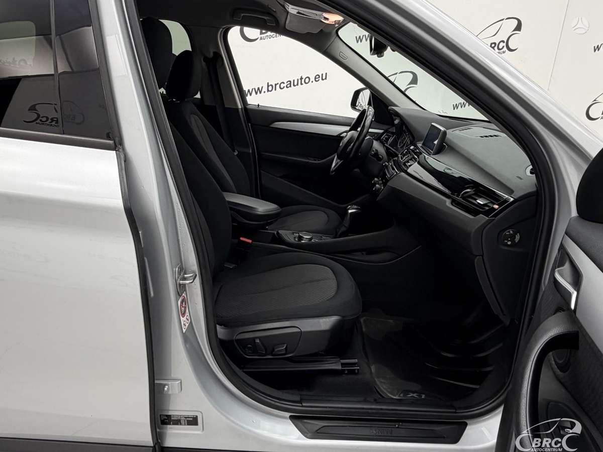 BMW X1, 2.0 l., off-road / crossover