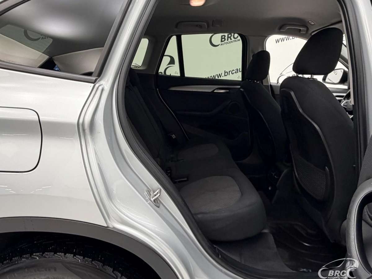 BMW X1, 2.0 l., off-road / crossover